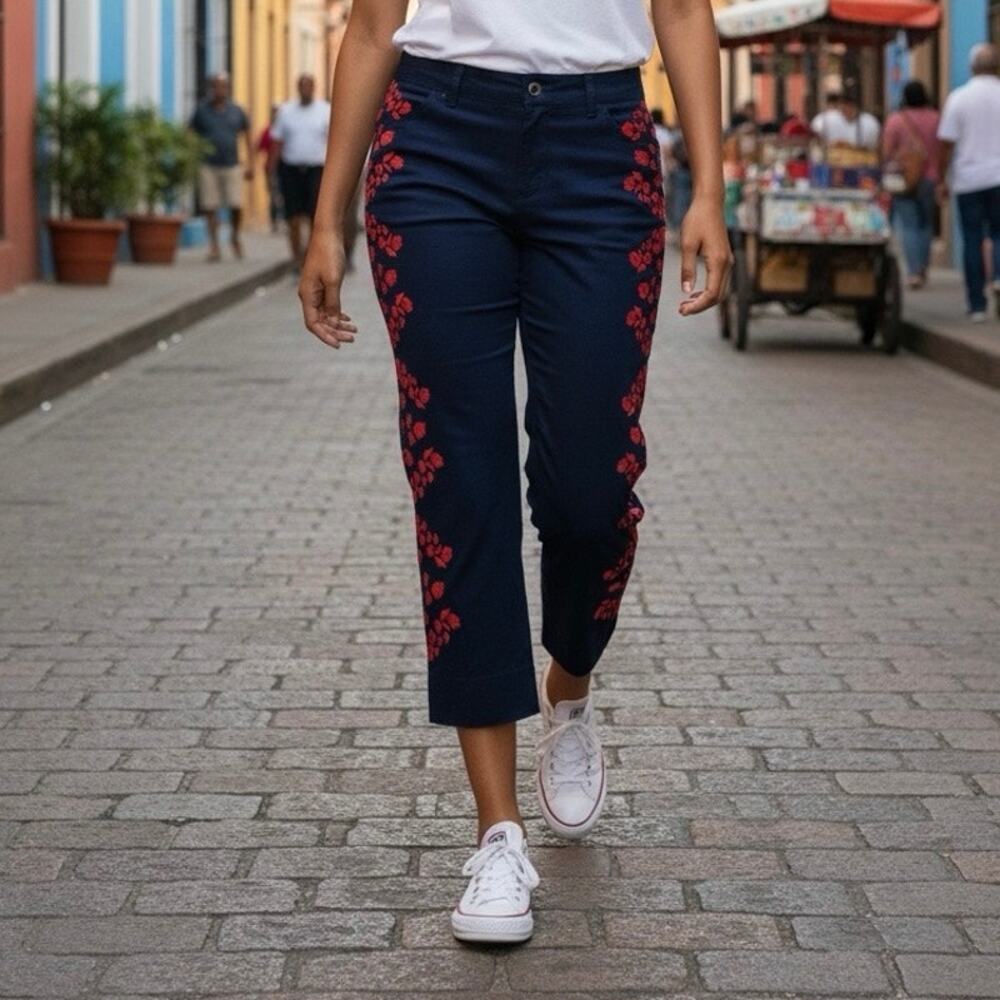 Frances Valentine navy and red floral embroidered Capri pantsSize 2